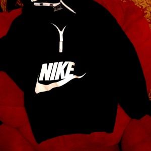 Nike windbreaker for women , new , contact if interested